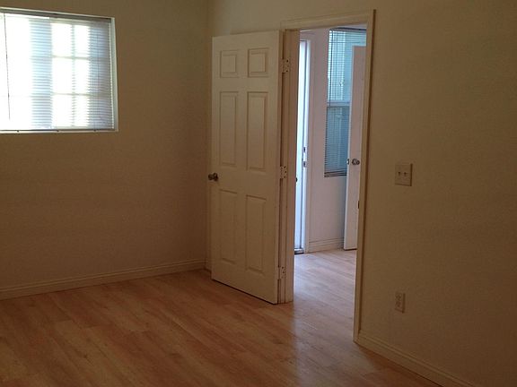 4th image of 373 S Rosemead Blvd