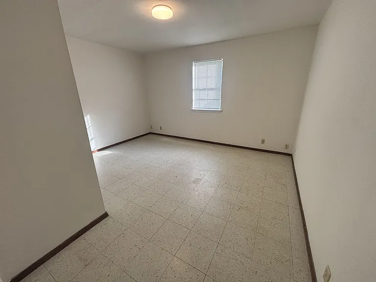 96 Roberts Ave — Photo 9