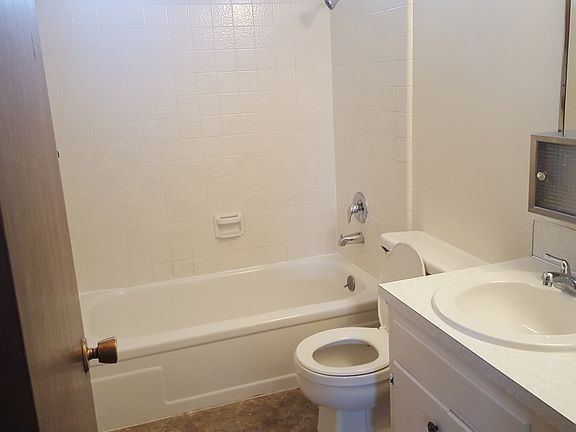 3rd image of 615 Hansen Ave APT 7