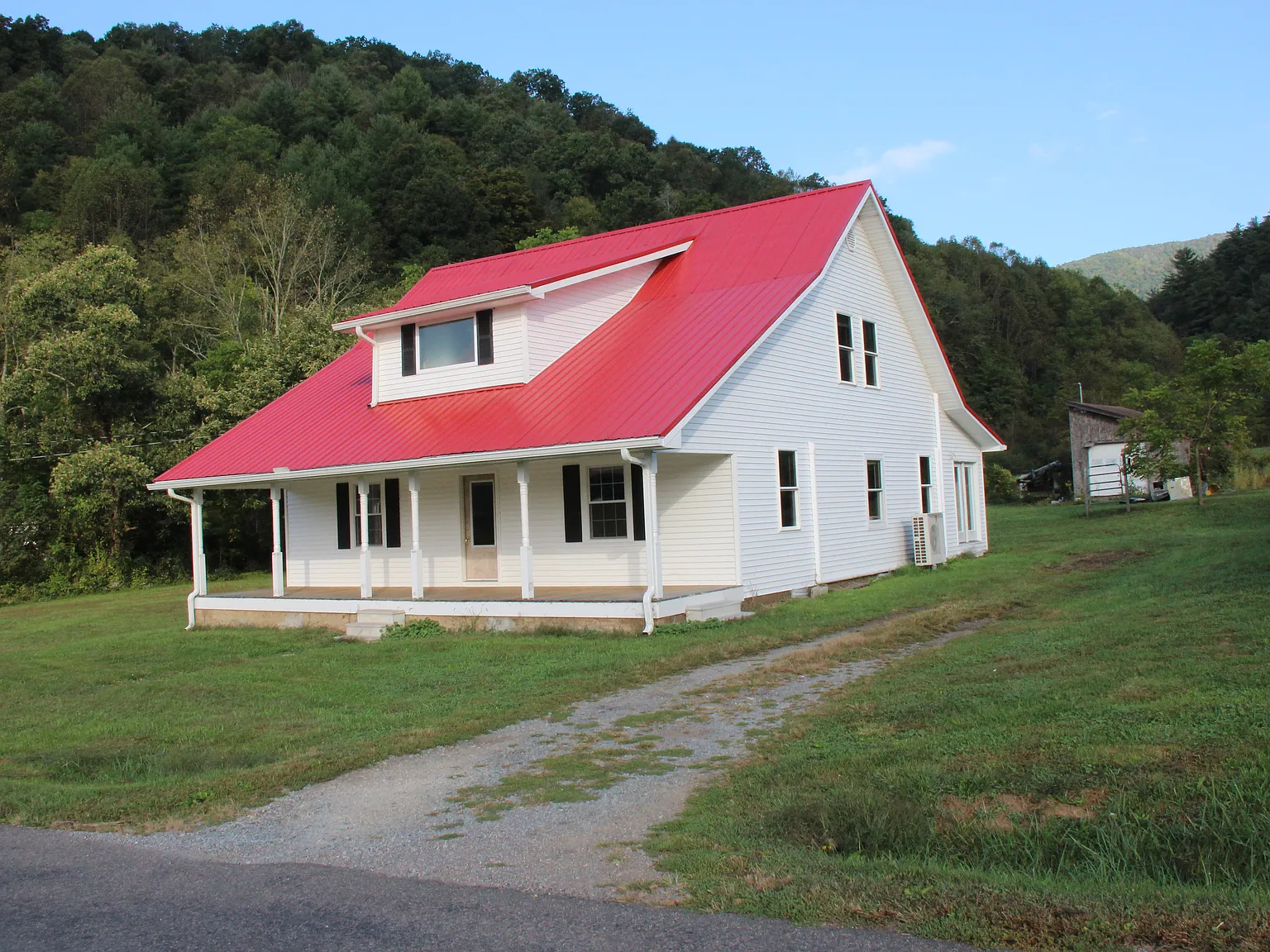 5 bed, 1800 sqft, $2,100 — Photo 1
