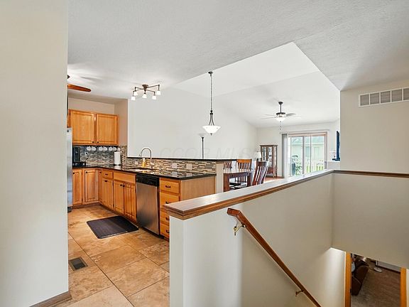 5th image of 1004 Oak Bay Dr