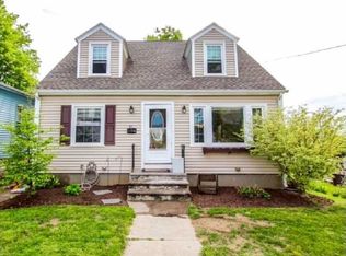 21 Morgan St, Cranston, RI 02920