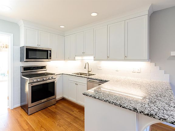 3rd image of 3521 Traskwood Cir