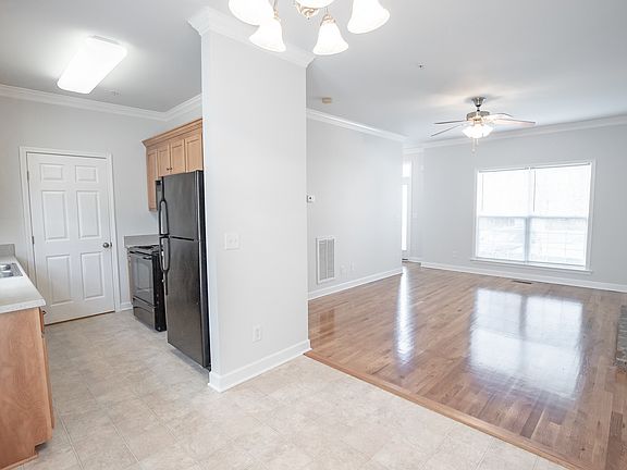4th image of 3016 Newport Valley Cir #L-1