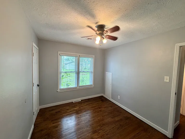 416 W Wenger Rd — Photo 22