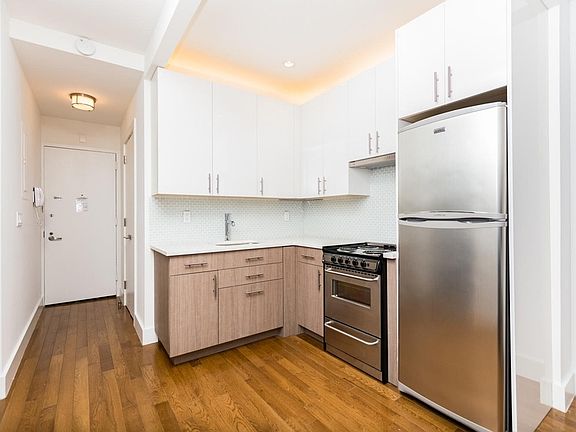 3rd image of 212 W 91st St APT 1430
