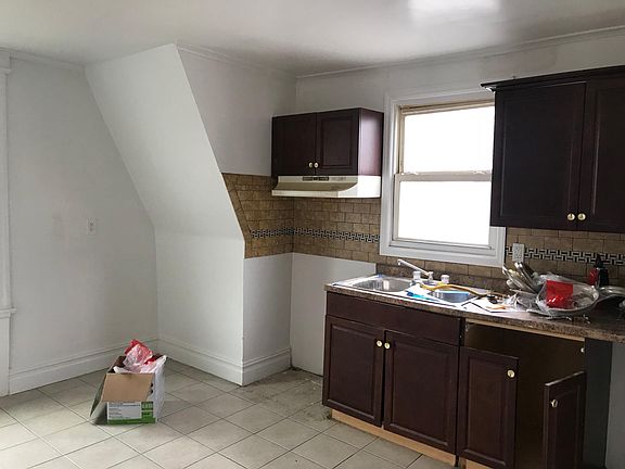 3rd image of 86 Ellis Ave #3