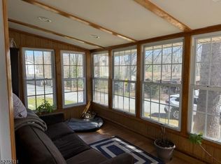 102 Oak Ln, Highland Lakes, NJ 07422