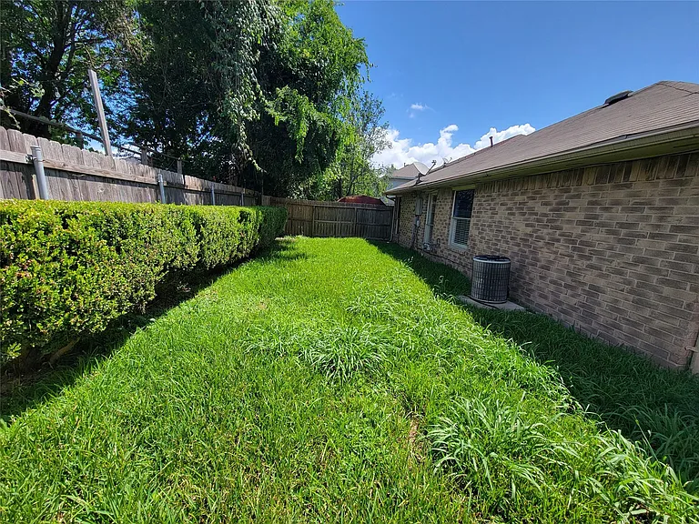 2034 Village Park Dr — Photo 13