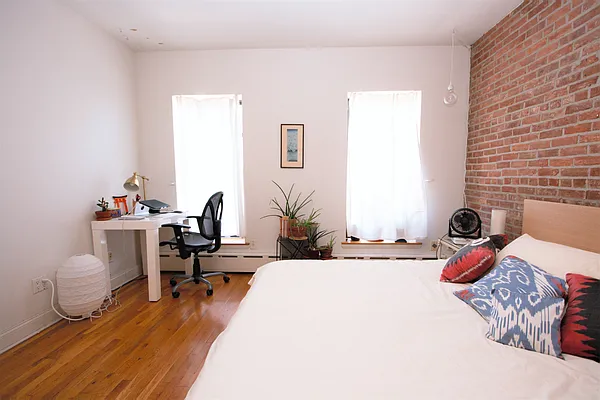 Rented by R New York | media 33