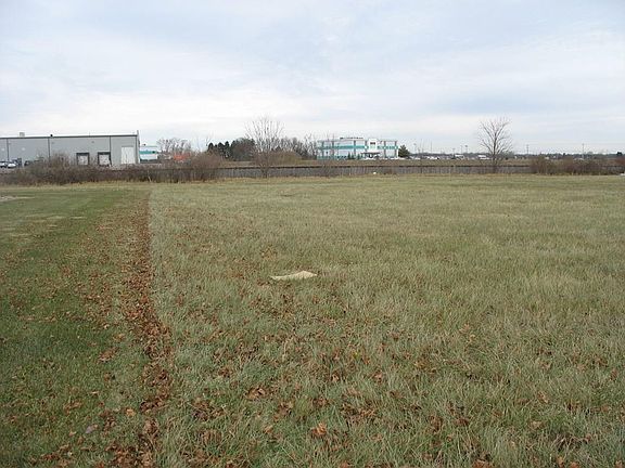 2nd image of 1570 E Us Highway 136