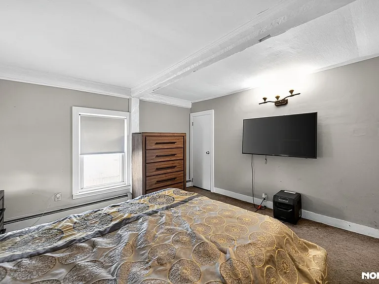 53 W Broadway — Photo 14