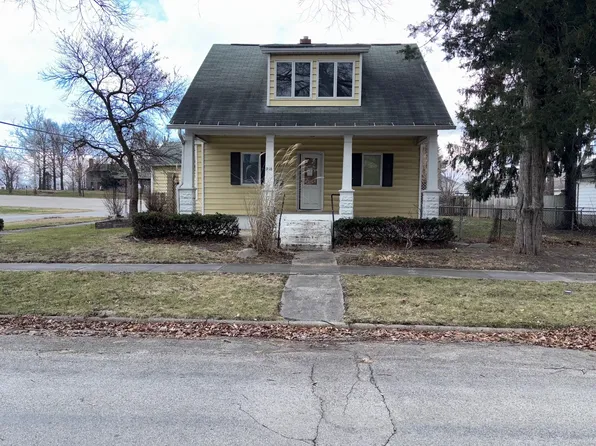916 4th St, Lincoln, IL 62656