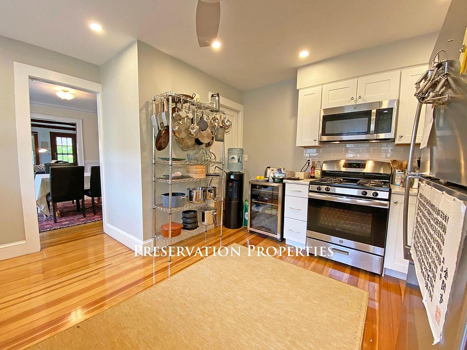 1st image of 246 Waverley St Floor 1