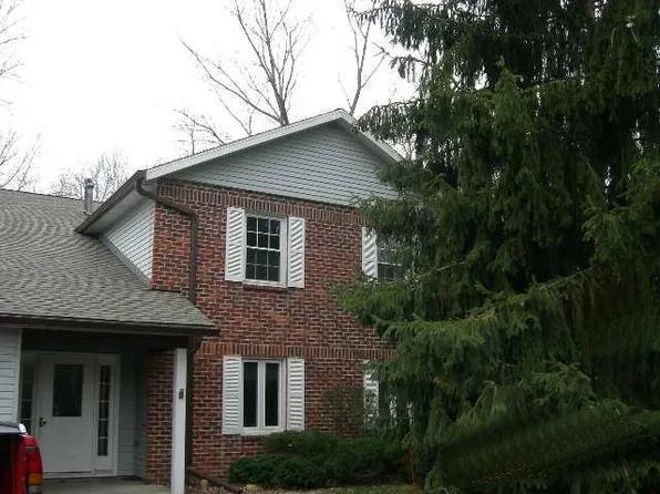 338 Riverview Dr, Delafield, WI 53018