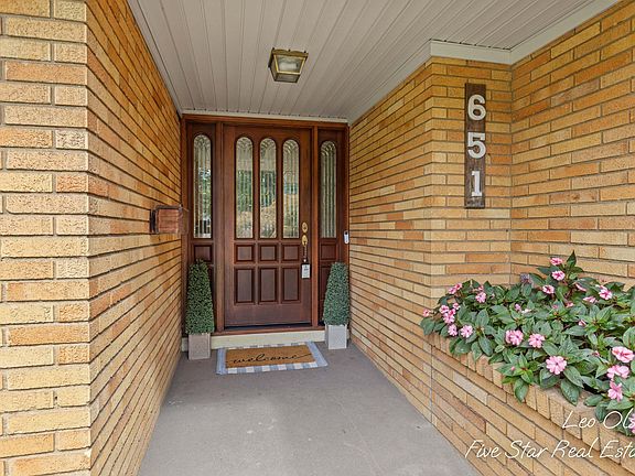 4th image of 651 Reynard St SE