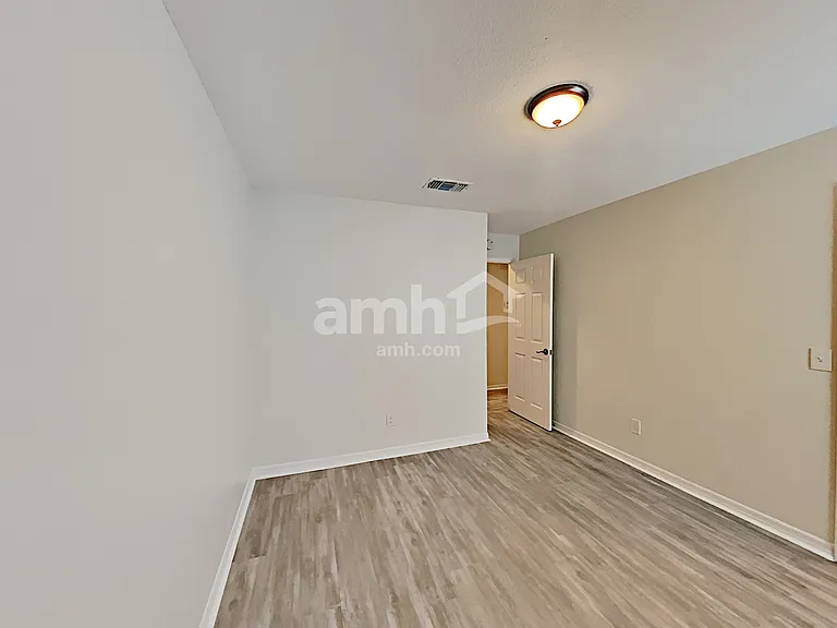 1694 Ashwood Cir — Photo 16