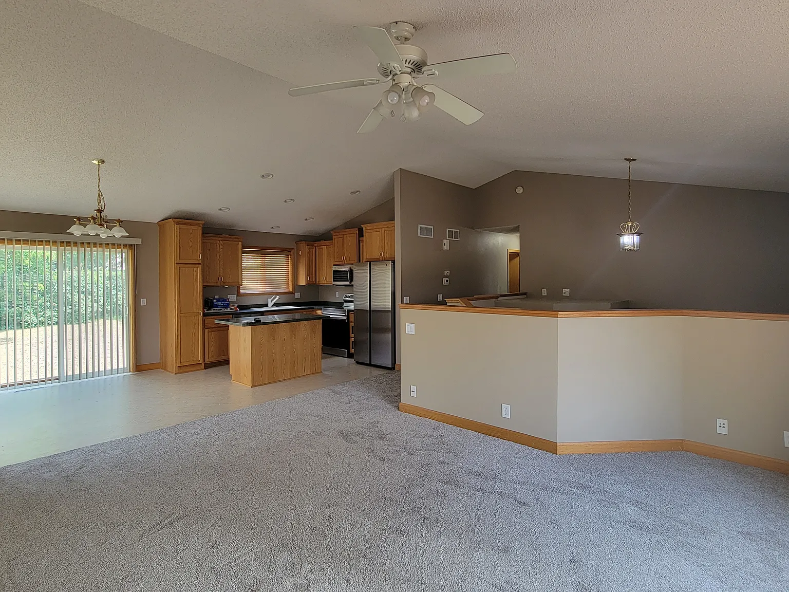 5 bed, 2254 sqft, $2,975 — Photo 3