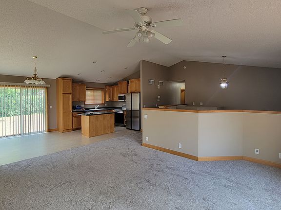 3rd image of 932 Pleasant Ave