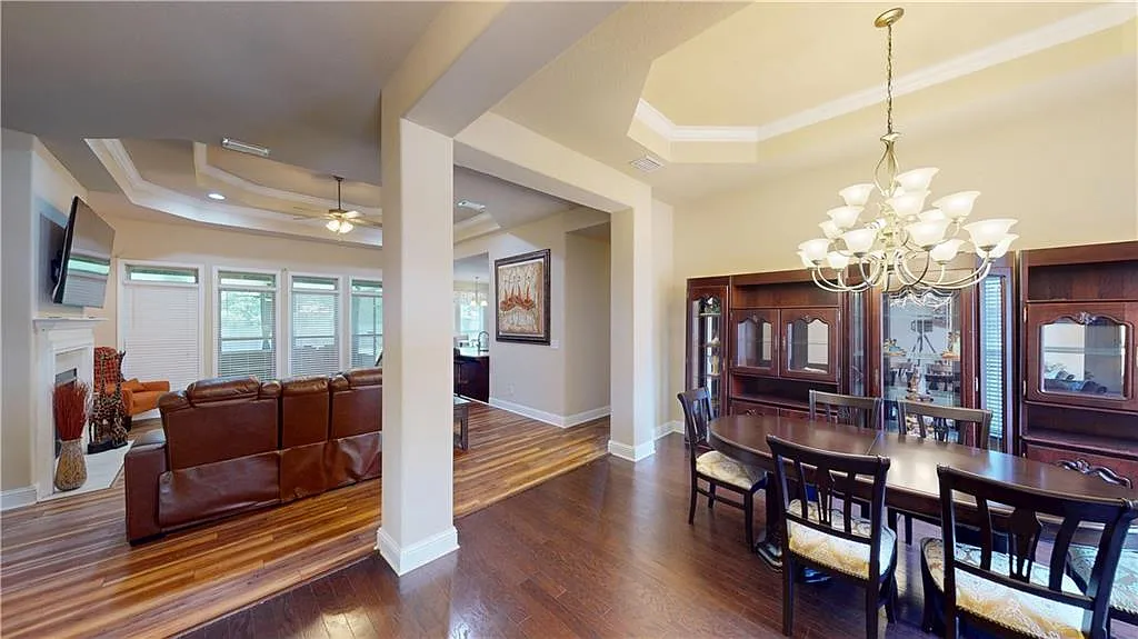 4 bed, 2.5 bath, 2496 sqft, $2,450 — Photo 3
