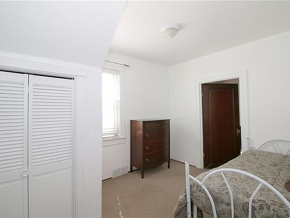 3rd image of 150 Ontario St