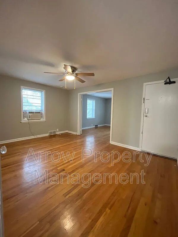 Building Photo - 1515 S 11th St #5