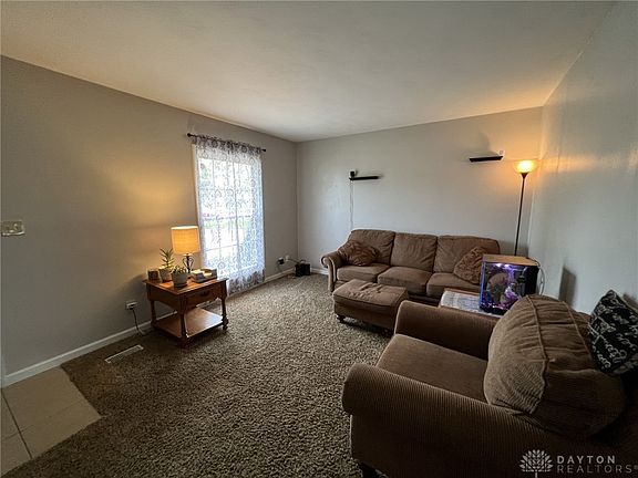 5th image of 304 Flanders Ave