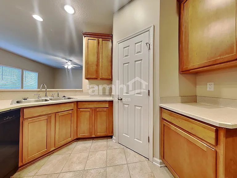 9243 Prosperity Lake Dr — Photo 4