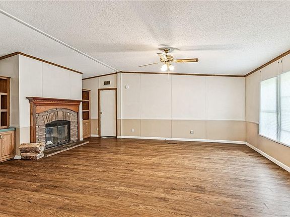 5th image of 130 Richmond Dr