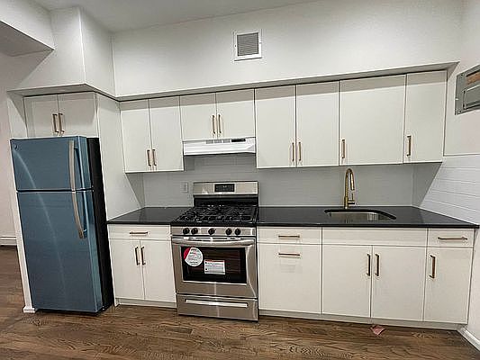 1st image of 2049 2nd Ave #1B