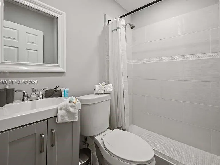 213 Columbus Pkwy #2 — Photo 4