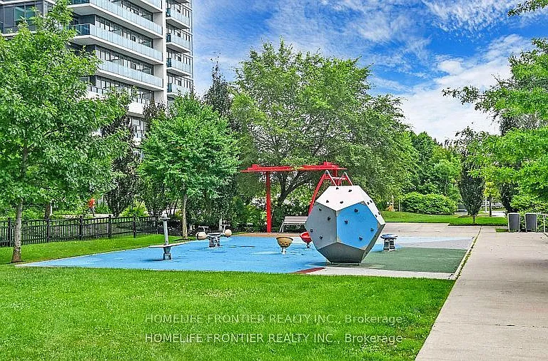 7161 Yonge St #2528 — Photo 31