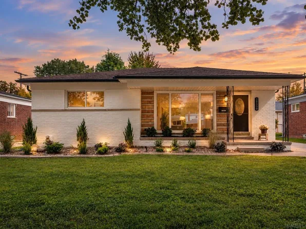 28806 Rockwood St, Saint Clair Shores, MI 48081