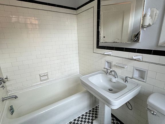 5th image of 1212 Delaware Ave APT A4