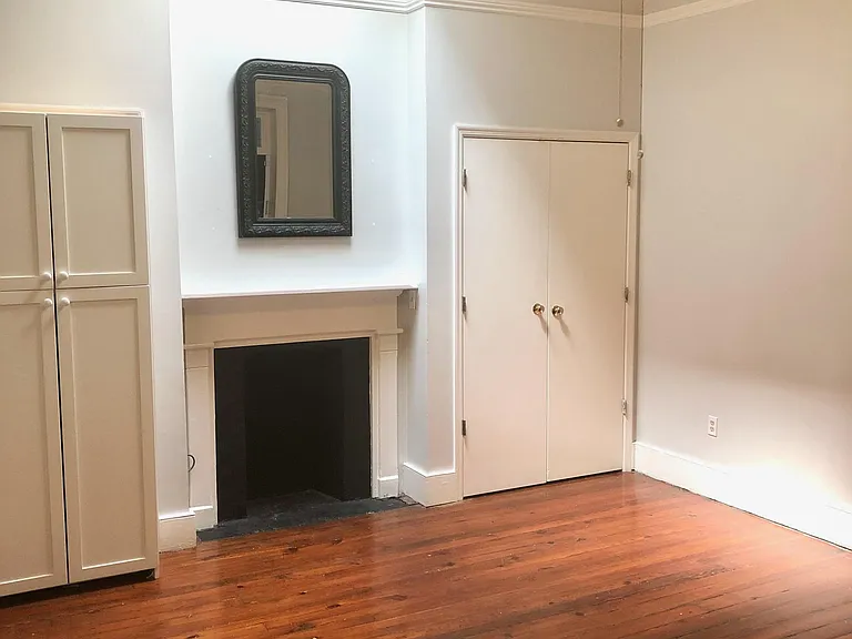 344 King St #B — Photo 2