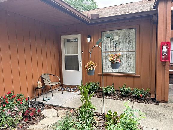 5th image of 2701 NE 10th St APT 401