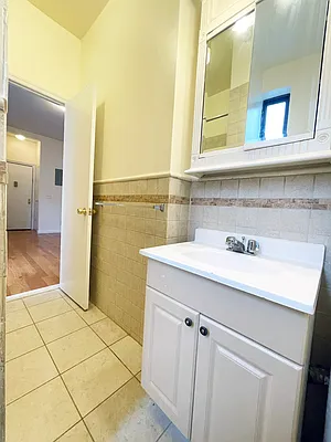 Rented by Bohemia Realty Group | media 8