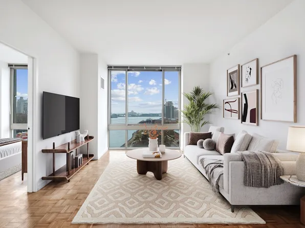 888 Main Street image 1 of 52