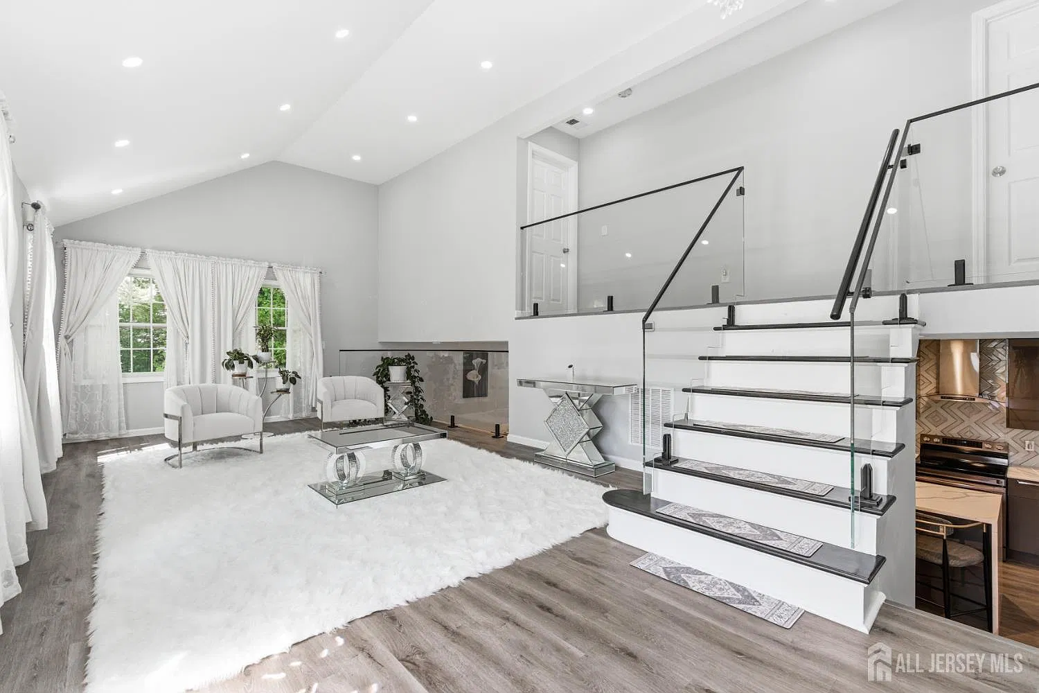 4 bed, 3.5 bath, 2618 sqft, $5,500 — Photo 3