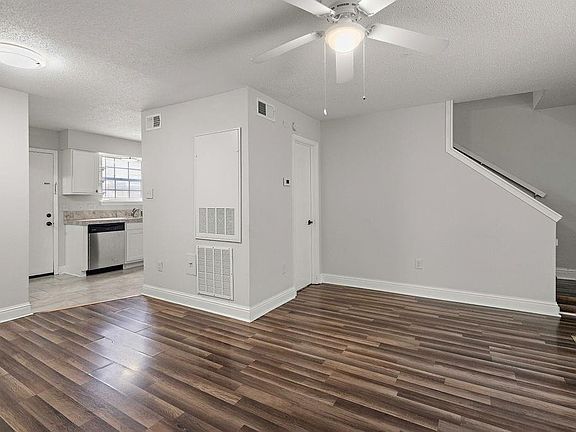 5th image of 713 Heavens Dr APT 2