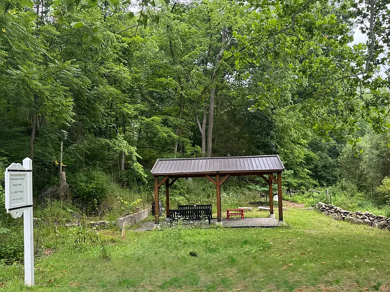 Adorable pocket park with trails
