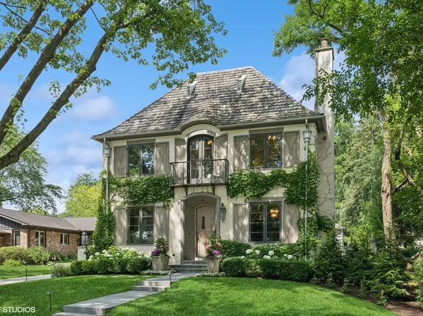 738 S Grove Ave, Barrington, IL 60010