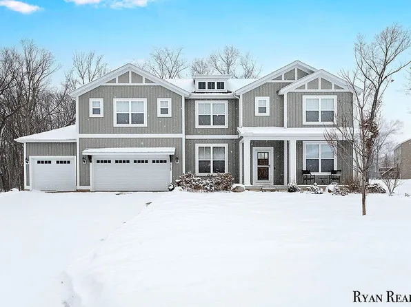 4769 Oak Harbor Dr, Grand Rapids, MI 49512