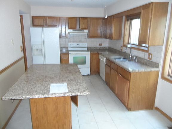 5th image of 7908 W 108th St #7908