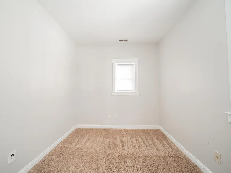 234 E 9th St #102 — Photo 11