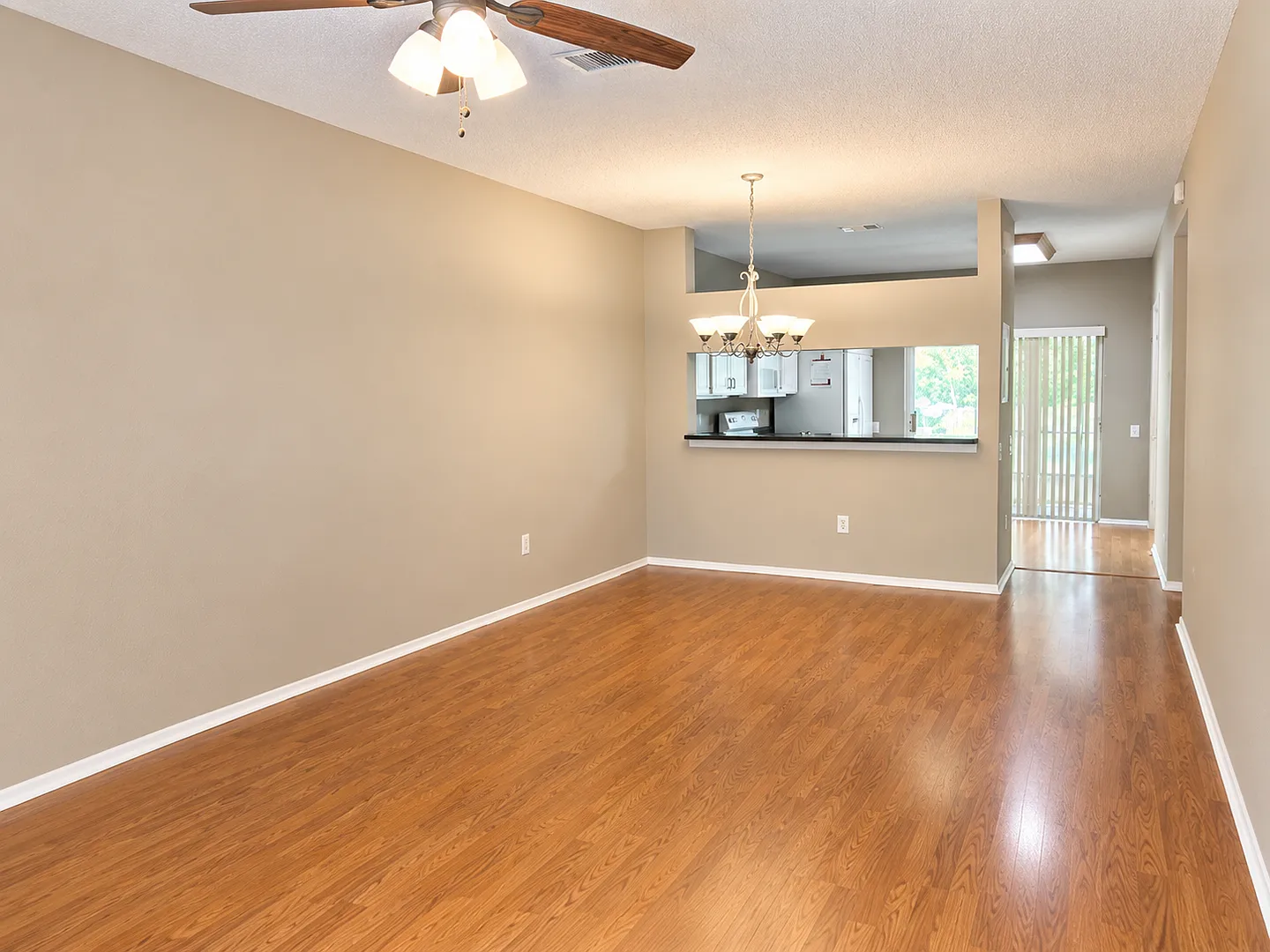 Wonderful 2BD/1.5BTH Townhome in Westchase! — Photo 3