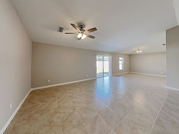 4th image of 2585 SE Victory Ave