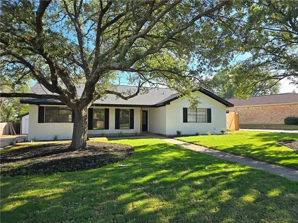 2514 Briarwood Cir, Bryan, TX 77802