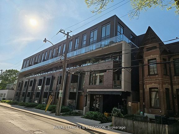 2nd image of 90 Niagara St #405