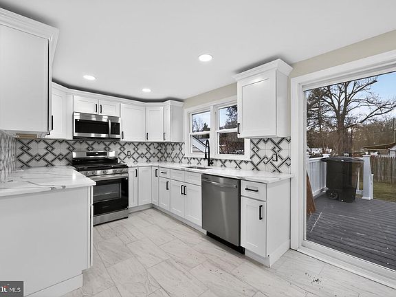 2nd image of 823 New Jersey Ave
